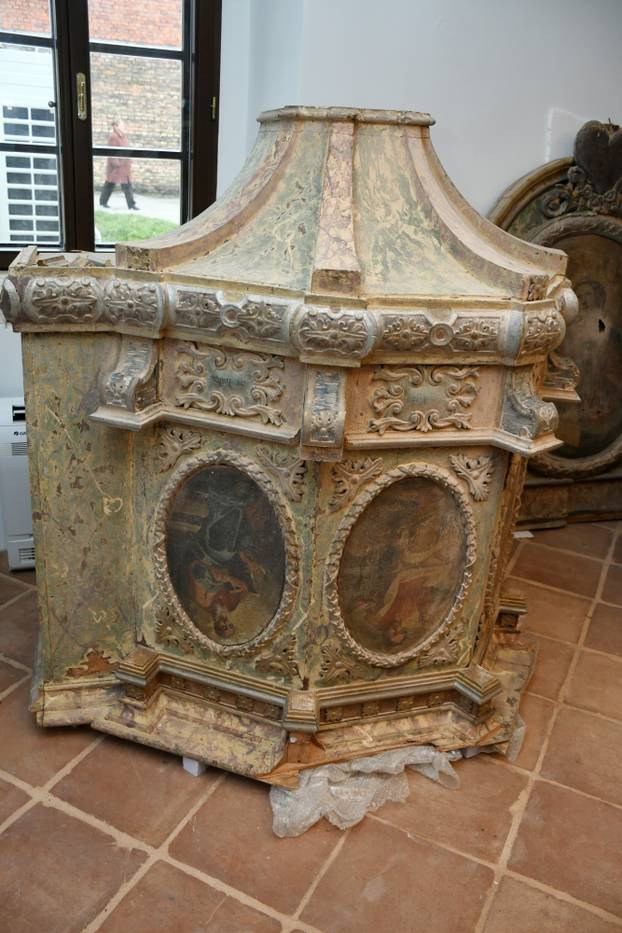 Sisak: Sisački biskup Vlado Kosić blagoslovio je župnu kuću, danas čuvaonicu župe sv. Marije Magdalene u Selima