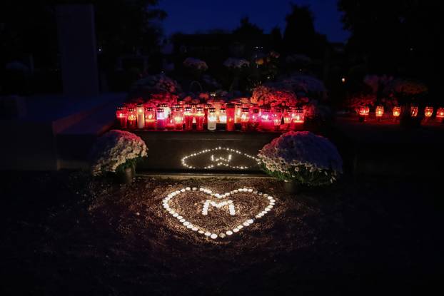 Zadar: Večernji pogled na Gradsko groblje na blagdan Svih svetih