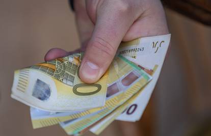 Slovenski ekonomist o uvođenju eura: Doći će i do rasta plaća!