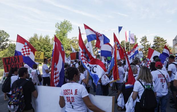 Zagreb: Okupljanje prosvjednika Hodaj za Liku, hodaj za Hrvatsku