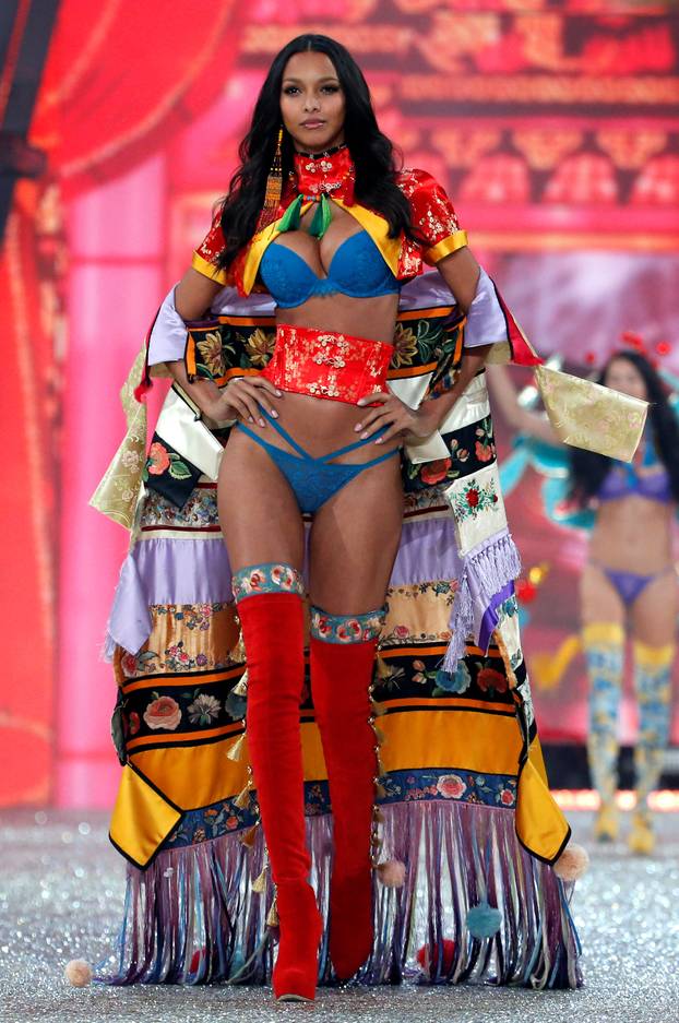 Model Lais Ribeiro presents a creation during the 2016 Victoria's Secret Fashion Show at the Grand Palais in Paris