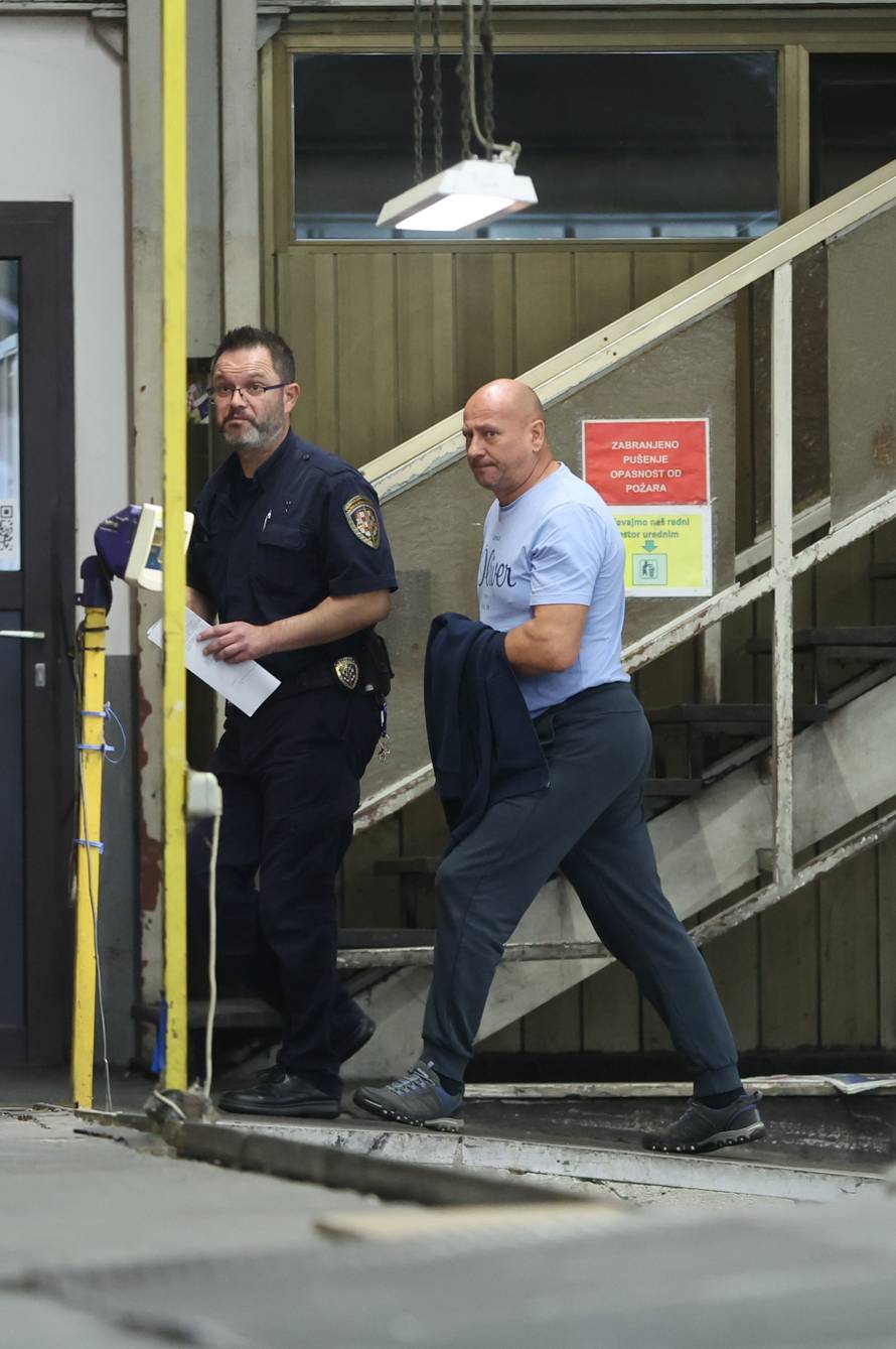 Zagreb: U prostorije USKOK-a doveden i uhićeni policajac