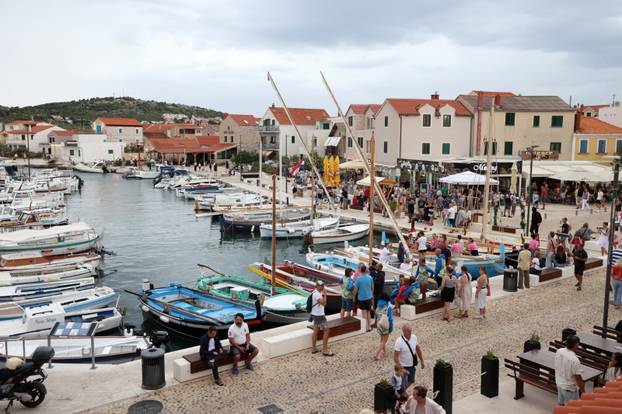 FOTO Ženska regata u Betini oduševila mještane i turiste