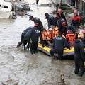 U poplavama u Turskoj poginulo 27, evakuirano 1700 ljudi: Ljude su spašavali s krovova kuća...