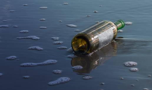 Znate li čemu služi udubljenje na dnu boce? Nije za ukras...