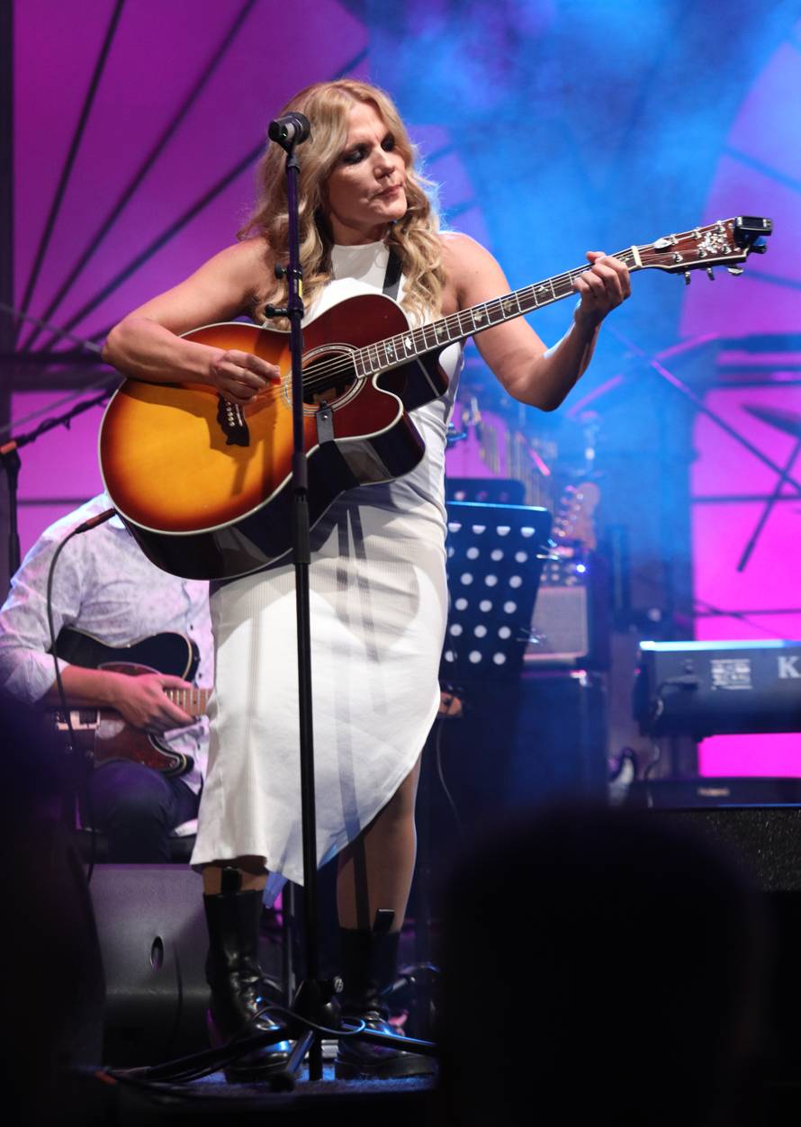 Za Elis Lovrić nema jezične barijere u glazbi, prevest će 'Meriku' na čak 99 jezika