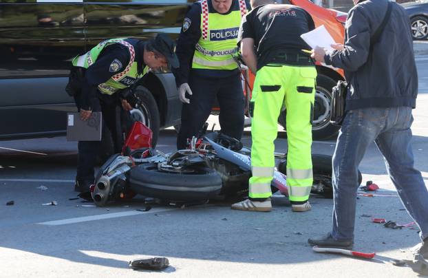 Split: U sudaru s osobnim vozilom poginuo motorist