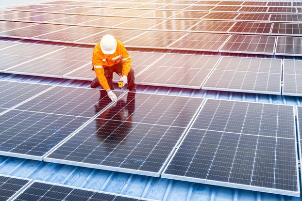Professional,Engineer,Service,Solar,Panel.,Worker,Maintenance,Cleaning,Replacing,Solar
