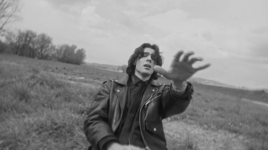 Devin predstavio singl 'I could never' o ljubavi bez iluzija