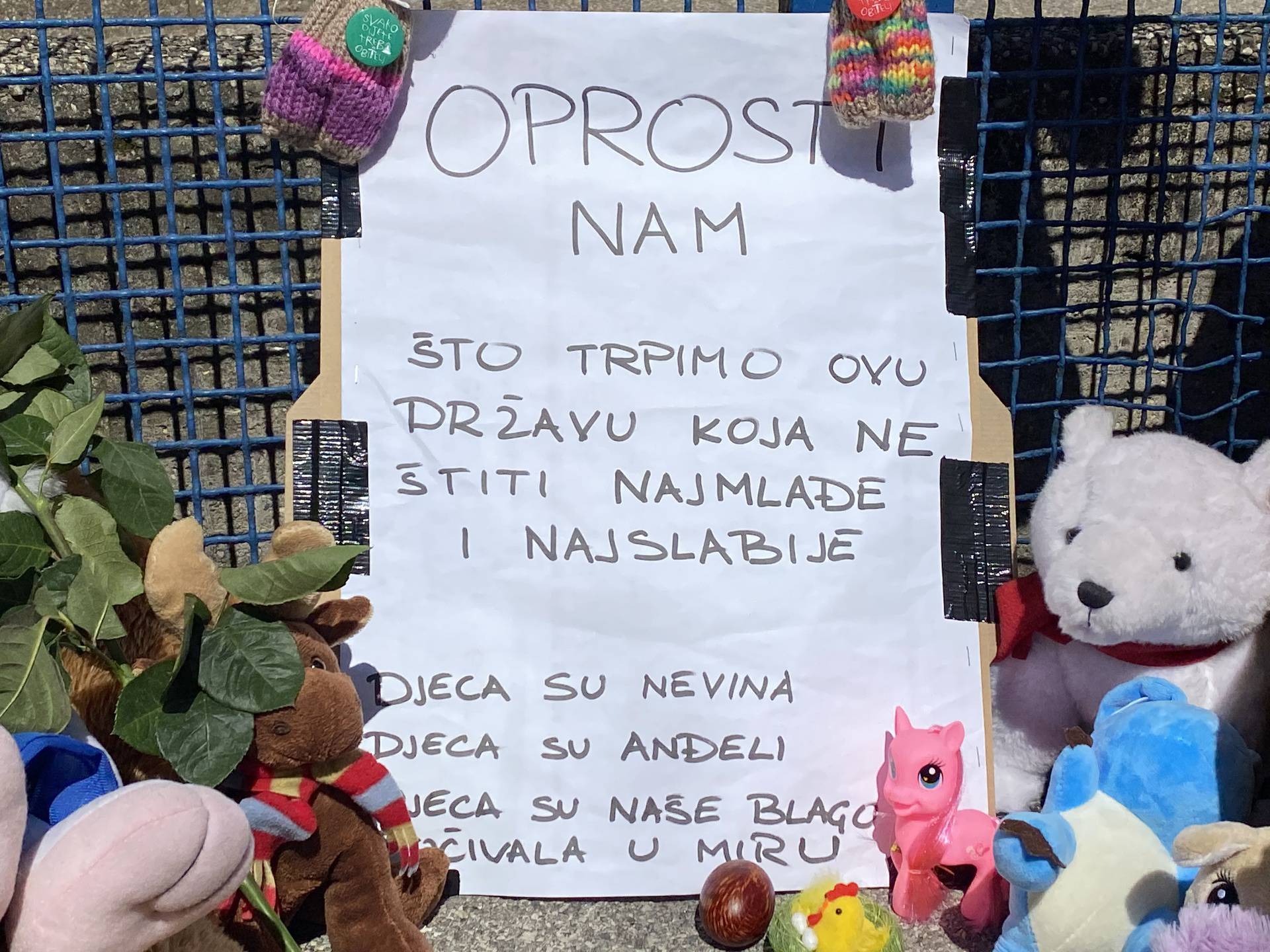 'Oprosti nam, što trpimo državu koja ne štiti najmlađe. Djeca su naše blago. Počivala u miru'