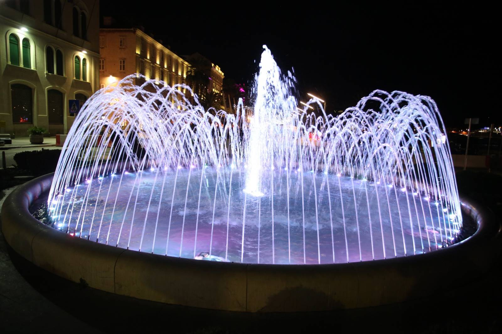 Split: Paljenjem prve adventske svijeće započeo Advent u gradu