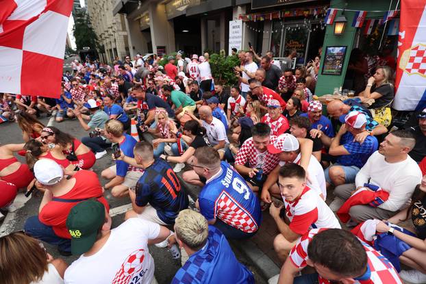 SP 2026 Philadelphia: Navijači se okupljaju prije razvijanja hrvatske zastave uoči utakmice s Ganom