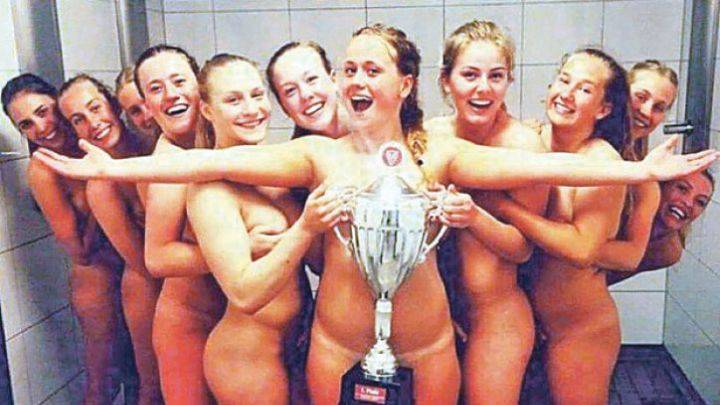 Gole s peharom: Osvojile EHF kup pa se otuširale s trofejom