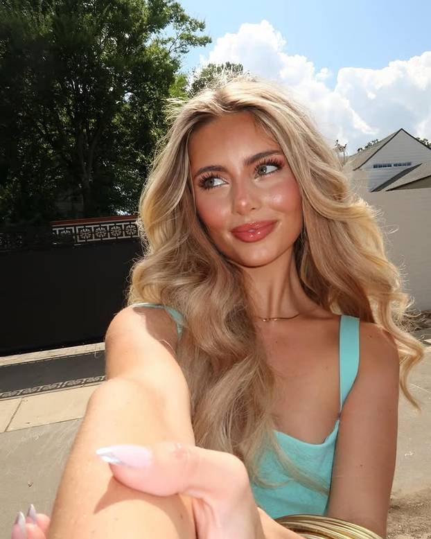 FOTO Izgleda kao Barbika i trpi teške uvrede zbog izgleda, ali ova ljepotica ne ostaje 'dužna'