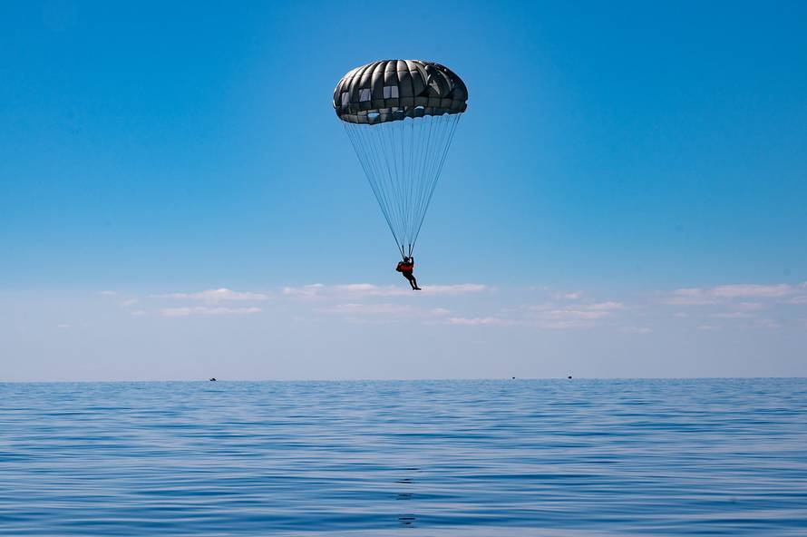 FOTO Pogledajte zajedničku vježbu hrvatskih i američkih specijalaca u Udbini i na moru