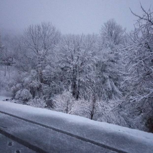 FOTO Na Sljemenu je pao snijeg, zabijelile su i Lika i Gorski kotar