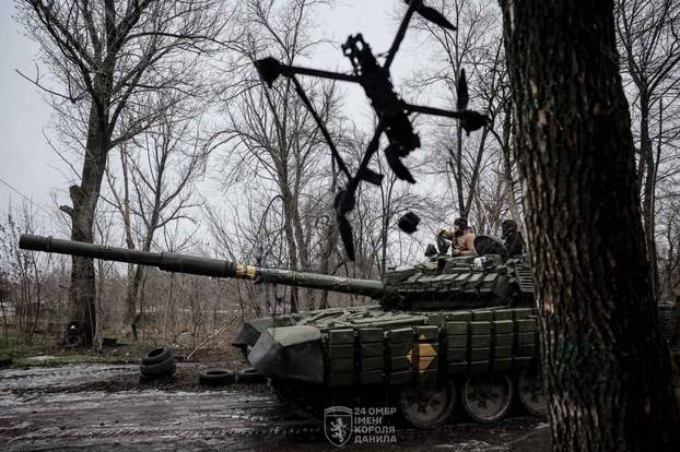 FOTO Ovako izgledaju ulice u Ukrajini: 'Jedino ispod mreže možemo doći do trgovine'