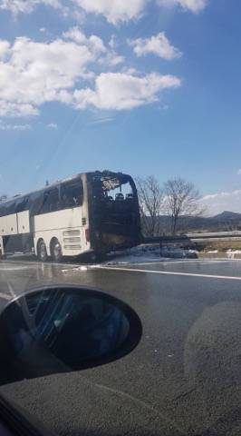 Nesreća kod Delnica: Izgorio je autobus, putnici uspjeli pobjeći