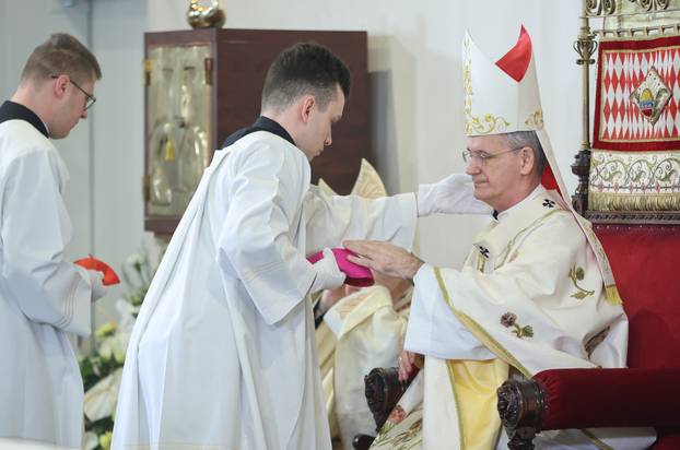 Zagreb: Svetu misu u povodu Uskrsa predvodio je mons. Drazen Kutleša, zagrebački nadbiskup i metropolit