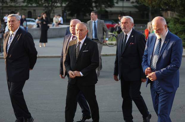 Zagreb: Dolazak uzvanika na svečani koncert u HNK