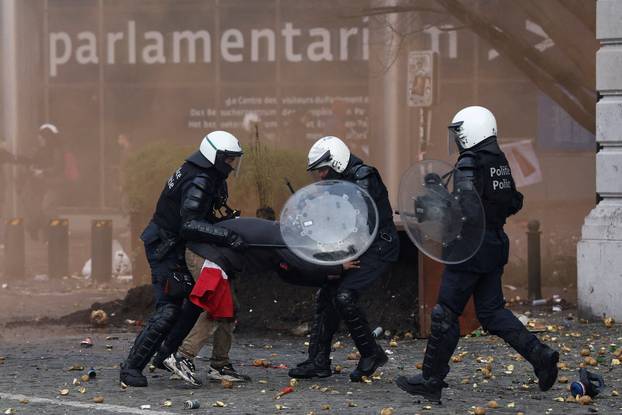 Farmers rally in a large-scale protest in Brussels as leaders meet in EU summit