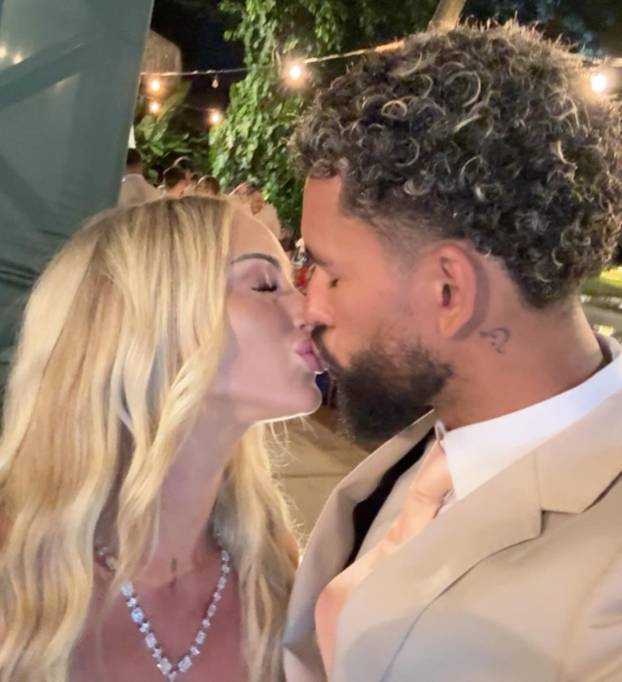 FOTO Slavlje Švicarki pratila je s klupe, a kada je izašla na teren proslaviti - gledali su samo nju