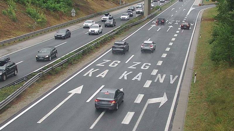 Nepovoljni vremenski pogoji povzročili motnje v prometu in prekinitev pomorskih linij