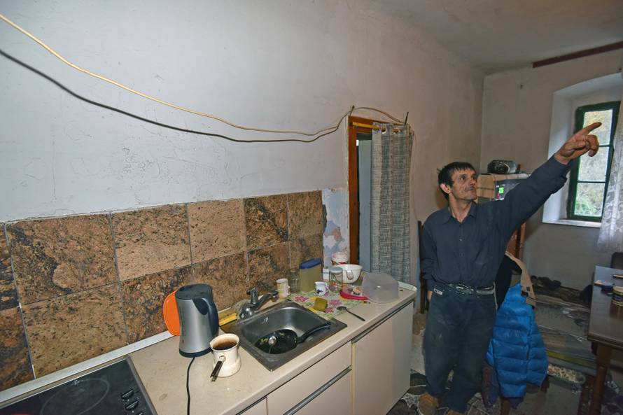 Vapaj: Jedem svaki treći dan i živim u zgradi koja se raspada