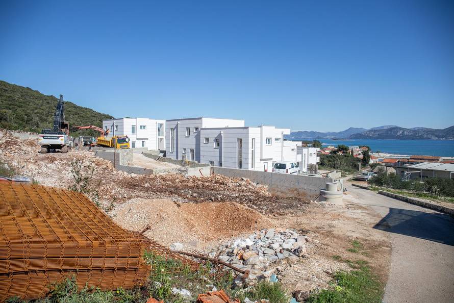 Kompleks Vila koji se gradi u Dračama, jednu od vila gradi i Halid Bešlić