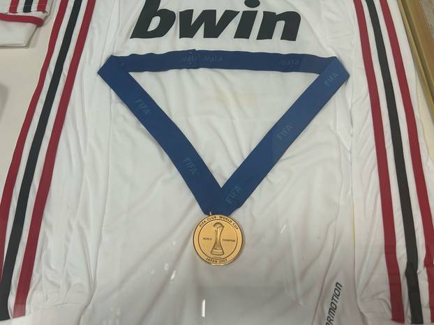 FOTO Bili smo u luksuznoj kući Gattusovih: Dresovi, trofeji i neobičan poklon usred sobe