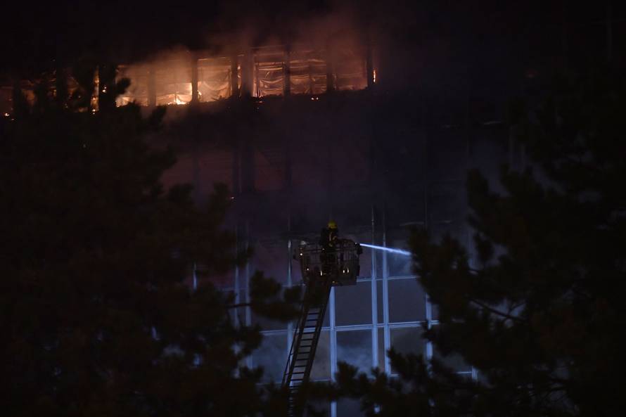 Zagreb: Pozar u Vjesnikovom neboderu