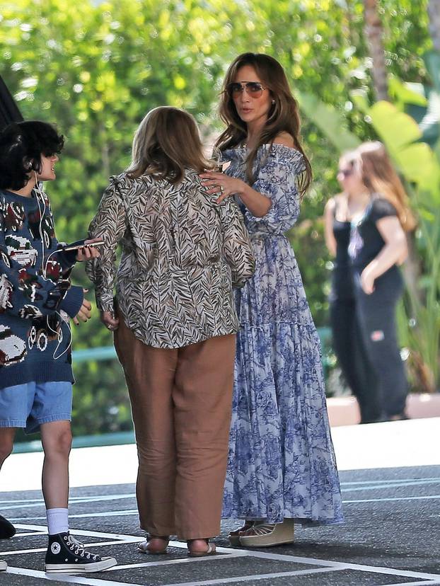 Ben Affleck and Jennifer Lopez are seen out with Ben's mom to celebrate Mothers day