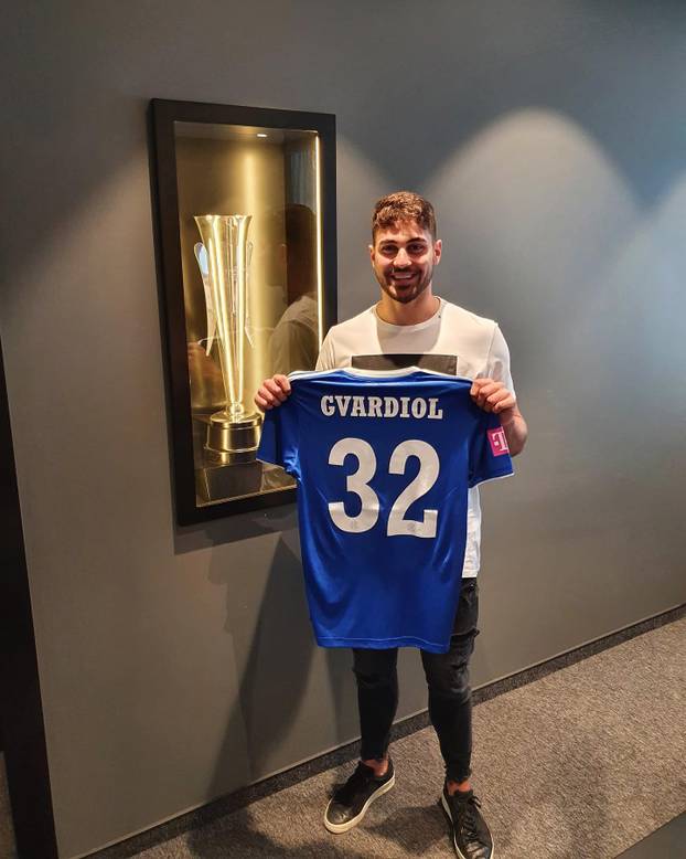 FOTO Prepoznajete ga? Plakao je kao kiša na prvom treningu. Danas je nogometni rekorder