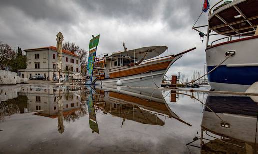 Refleksije grada nakon kiše