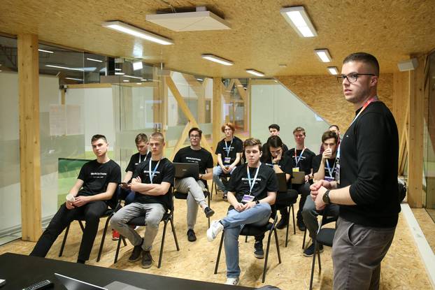 Prvi dan natjecanja 24sata Hackathon