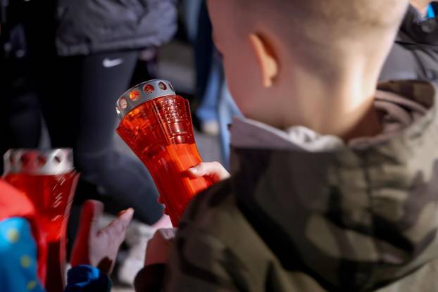 Škabrnja: Odavanje počasti poginulima paljenjem svijeća u Ulici 18. studenog 1991