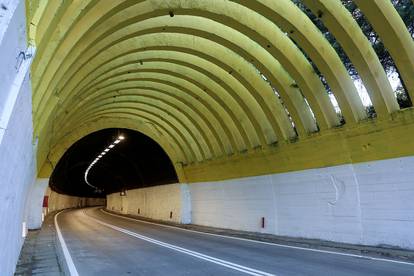 FOTO Prije roka u promet pušten obnovljeni tunel Marjan