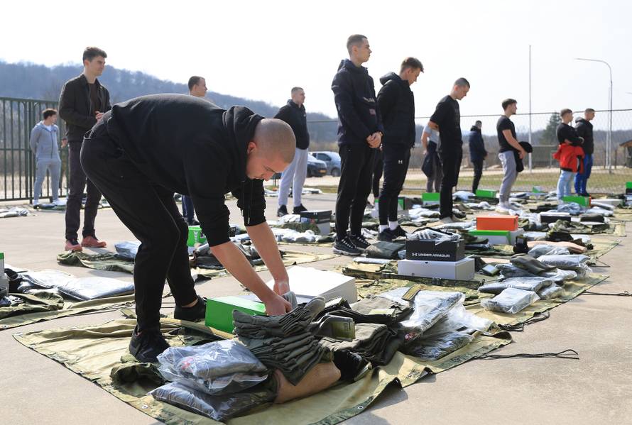 Ministar Anušić i general Kundid na prvom danu TVO-a na Slunju