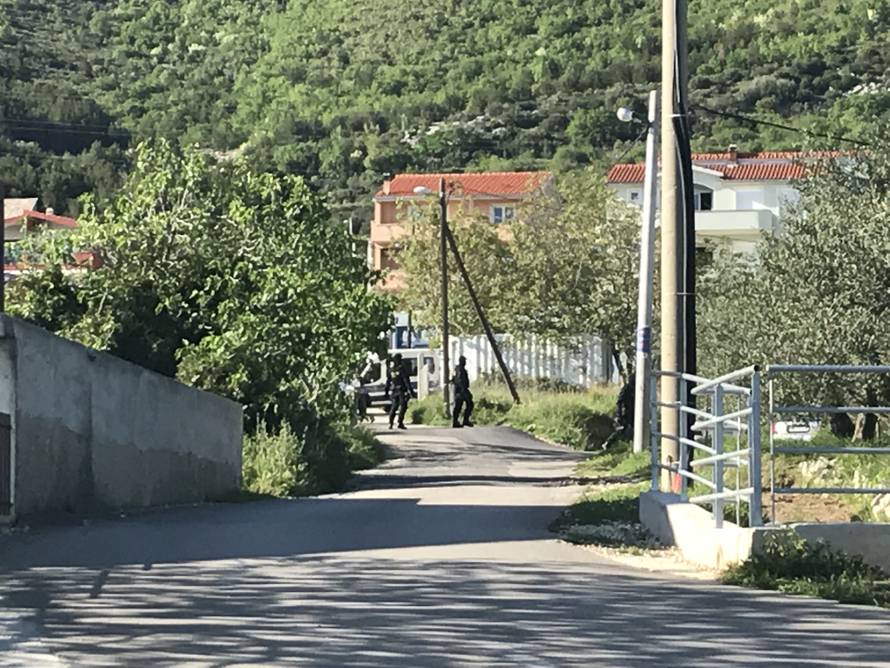 Predao se policiji: Muškarac je pucao u kući u Kaštel Sućurcu