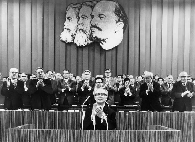 Honecker auf SED-Parteitag 1971