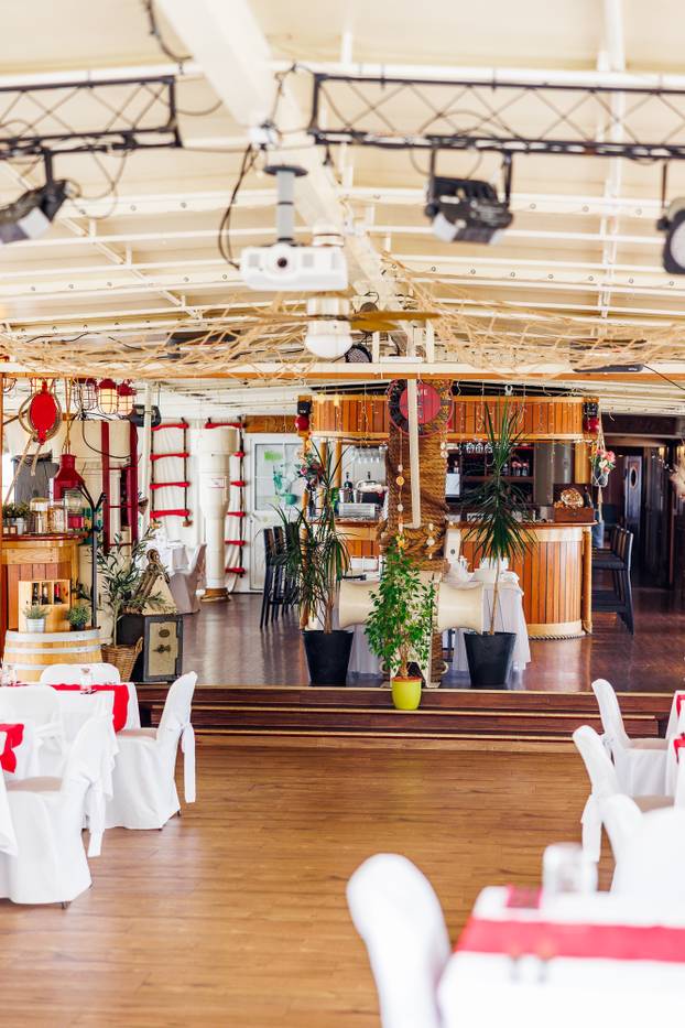 FOTO Zavirite u prvi brod-hotel u Hrvatskoj: Noćenje na ovom brodu u Rijeci ima posebnu čar