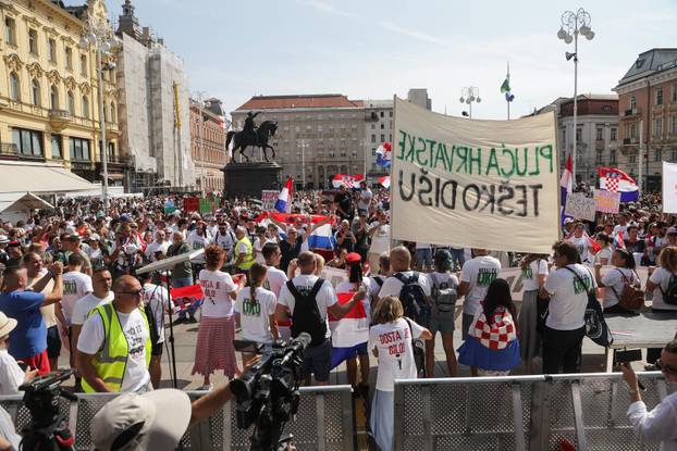 Glavni trg u Zagrebu prepun prosvjednika zbog opasnog otpada u Lici