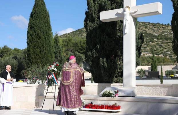Šibenik: Na blagdan Svih svetih misno slavlje predvodio je mons. Tomislav Rogi?