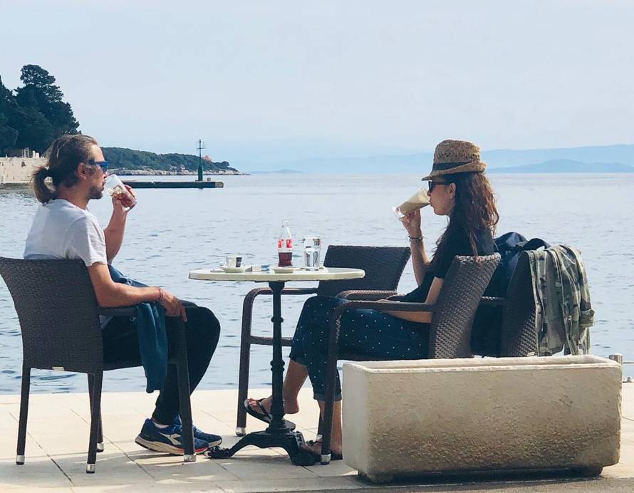 Niko i Zrinka opuštali su se uz more, na Visu žele nekretninu?