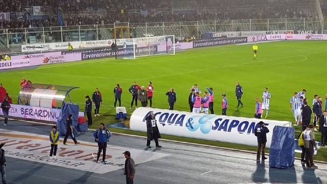 Zbog potresa prekinuli susret: Dva Hrvata na stadionu straha