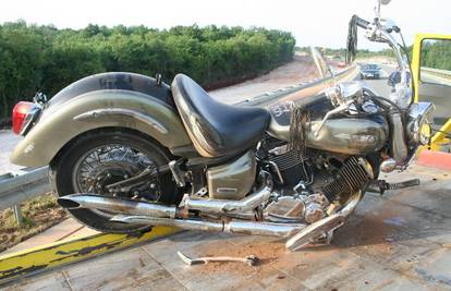 Harleyjem se zabio u ogradu, motociklist teško ozlijeđen