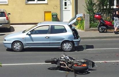 Motociklist je udario u Fiat Bravo, ozlijeđeno dvoje ljudi