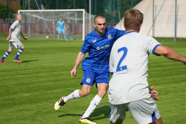 FOTO Legende Dinama ponovno u kopačkama: Boban, Zajec, Marić... zaigrali na izborni dan!