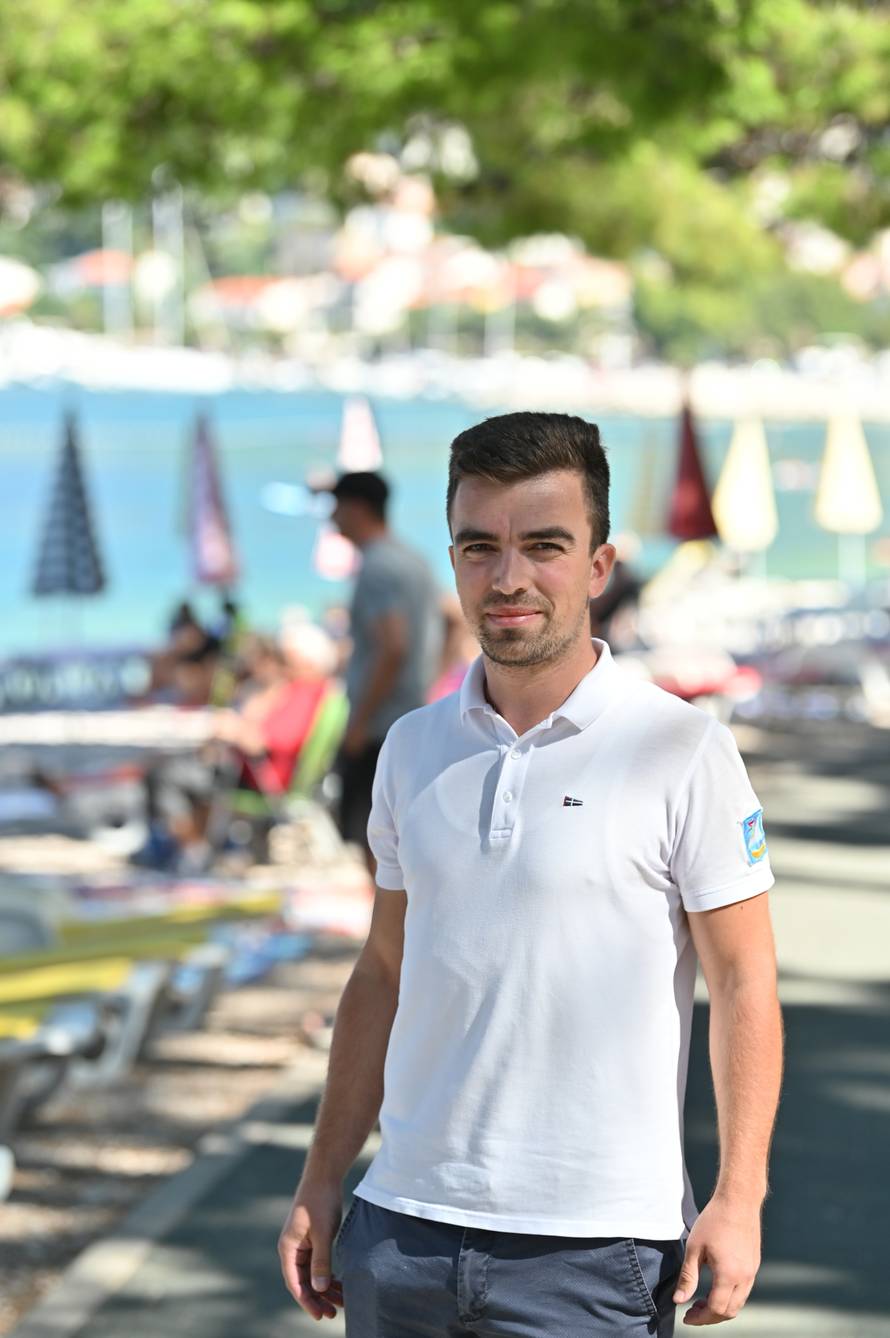 Baška Voda: Reportaža o problemu s ležaljkama na plaži