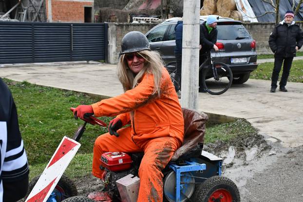 Donja Bebrina: Urnebesni pokladni utorak u Donjoj Bebrini